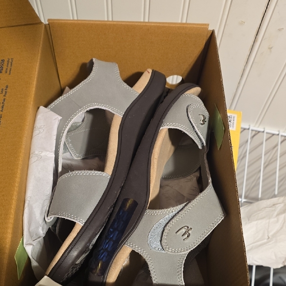 Gdefy Shoes - Gdefy Gray Sandals with Velcro Closure